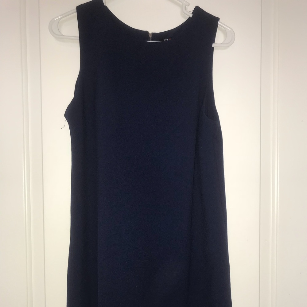 Dresses - Picture 2 of 8